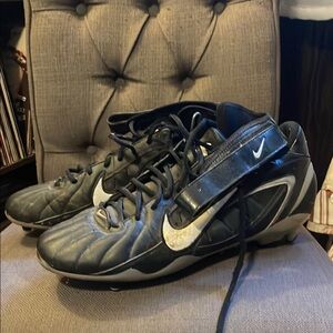 Men’s Vintage 2011 Nike football cleats